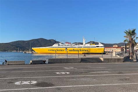 Ferry from Piombino to Portoferraio .